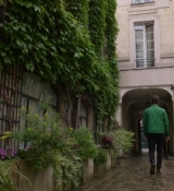 Emily_in_Paris_S02E04_WEBRip_x264-ION10_1567.jpg