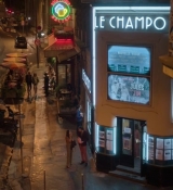 Emily_in_Paris_S02E04_WEBRip_x264-ION10_1581.jpg