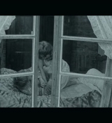 Emily_in_Paris_S02E04_WEBRip_x264-ION10_1675.jpg