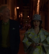 Emily_in_Paris_S02E04_WEBRip_x264-ION10_1736.jpg