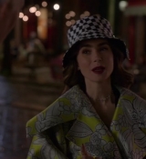 Emily_in_Paris_S02E04_WEBRip_x264-ION10_1763.jpg