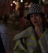 Emily_in_Paris_S02E04_WEBRip_x264-ION10_1779.jpg