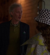 Emily_in_Paris_S02E04_WEBRip_x264-ION10_1780.jpg