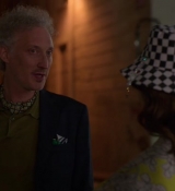 Emily_in_Paris_S02E04_WEBRip_x264-ION10_1802.jpg