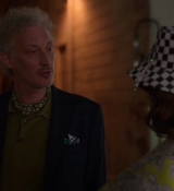 Emily_in_Paris_S02E04_WEBRip_x264-ION10_1805.jpg