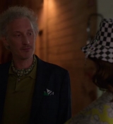 Emily_in_Paris_S02E04_WEBRip_x264-ION10_1807.jpg
