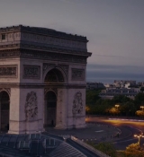 Emily_in_Paris_S02E04_WEBRip_x264-ION10_1825.jpg