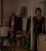 Emily_in_Paris_S02E04_WEBRip_x264-ION10_1837.jpg
