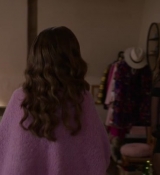 Emily_in_Paris_S02E04_WEBRip_x264-ION10_1870.jpg