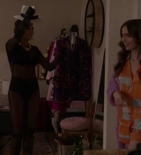 Emily_in_Paris_S02E04_WEBRip_x264-ION10_1891.jpg