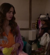 Emily_in_Paris_S02E04_WEBRip_x264-ION10_1912.jpg
