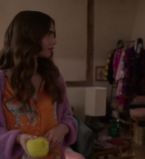 Emily_in_Paris_S02E04_WEBRip_x264-ION10_1914.jpg