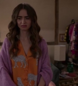 Emily_in_Paris_S02E04_WEBRip_x264-ION10_1925.jpg
