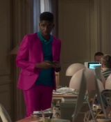 Emily_in_Paris_S02E04_WEBRip_x264-ION10_1944.jpg