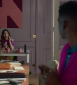 Emily_in_Paris_S02E04_WEBRip_x264-ION10_1948.jpg