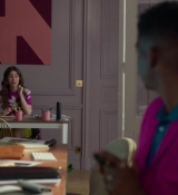 Emily_in_Paris_S02E04_WEBRip_x264-ION10_1949.jpg