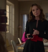 Emily_in_Paris_S02E04_WEBRip_x264-ION10_1976.jpg