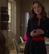 Emily_in_Paris_S02E04_WEBRip_x264-ION10_1997.jpg
