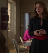 Emily_in_Paris_S02E04_WEBRip_x264-ION10_2004.jpg