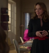 Emily_in_Paris_S02E04_WEBRip_x264-ION10_2009.jpg