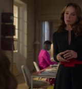 Emily_in_Paris_S02E04_WEBRip_x264-ION10_2023.jpg