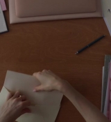Emily_in_Paris_S02E04_WEBRip_x264-ION10_2038.jpg