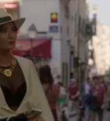 Emily_in_Paris_S02E04_WEBRip_x264-ION10_2047.jpg