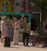 Emily_in_Paris_S02E04_WEBRip_x264-ION10_2051.jpg
