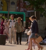 Emily_in_Paris_S02E04_WEBRip_x264-ION10_2064.jpg