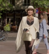 Emily_in_Paris_S02E04_WEBRip_x264-ION10_2065.jpg