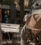 Emily_in_Paris_S02E04_WEBRip_x264-ION10_2083.jpg
