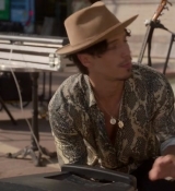 Emily_in_Paris_S02E04_WEBRip_x264-ION10_2085.jpg