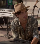 Emily_in_Paris_S02E04_WEBRip_x264-ION10_2086.jpg