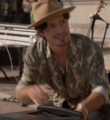 Emily_in_Paris_S02E04_WEBRip_x264-ION10_2087.jpg