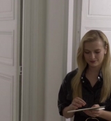 Emily_in_Paris_S02E04_WEBRip_x264-ION10_2118.jpg