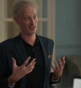 Emily_in_Paris_S02E04_WEBRip_x264-ION10_2244.jpg