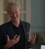 Emily_in_Paris_S02E04_WEBRip_x264-ION10_2247.jpg