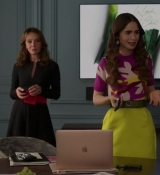 Emily_in_Paris_S02E04_WEBRip_x264-ION10_2314.jpg