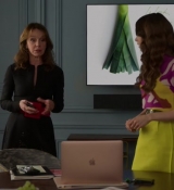 Emily_in_Paris_S02E04_WEBRip_x264-ION10_2351.jpg