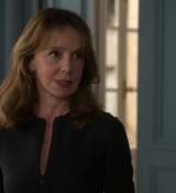 Emily_in_Paris_S02E04_WEBRip_x264-ION10_2354.jpg