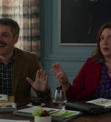 Emily_in_Paris_S02E04_WEBRip_x264-ION10_2376.jpg
