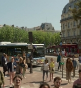 Emily_in_Paris_S02E04_WEBRip_x264-ION10_2393.jpg