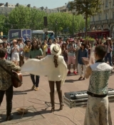 Emily_in_Paris_S02E04_WEBRip_x264-ION10_2422.jpg