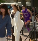 Emily_in_Paris_S02E04_WEBRip_x264-ION10_2429.jpg