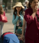 Emily_in_Paris_S02E04_WEBRip_x264-ION10_2448.jpg