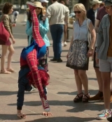 Emily_in_Paris_S02E04_WEBRip_x264-ION10_2451.jpg