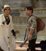 Emily_in_Paris_S02E04_WEBRip_x264-ION10_2460.jpg