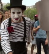Emily_in_Paris_S02E04_WEBRip_x264-ION10_2484.jpg