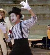 Emily_in_Paris_S02E04_WEBRip_x264-ION10_2517.jpg