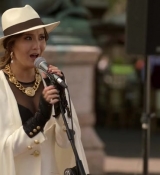 Emily_in_Paris_S02E04_WEBRip_x264-ION10_2552.jpg